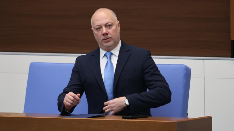 Вотът на недоверие не мина, кабинетът "Желязков" остава