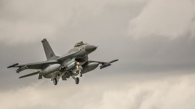 Украински Ф-16 е свален, пилотът катапултирал успешно