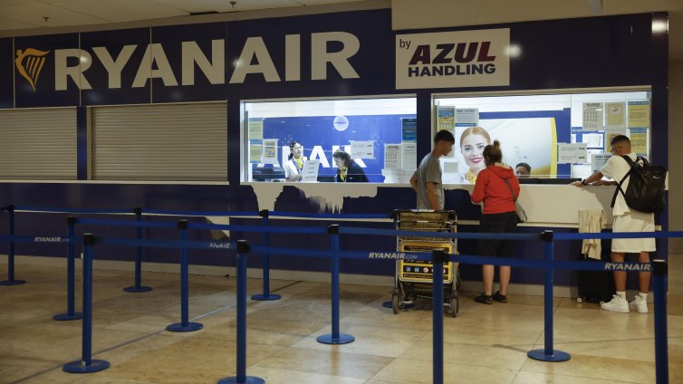 Глобяват с 10 хил. лева „Райънеър“ заради 9-годишния Милко, когото свалиха от борда си