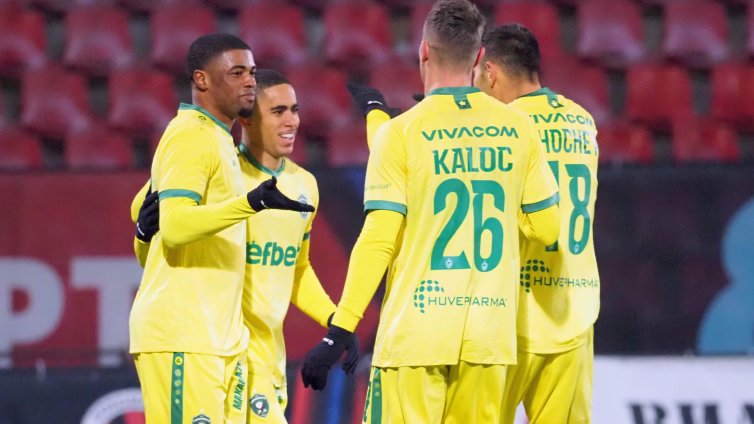 Лудогорец победи Берое и стопи на 7 точки разликата с Левски