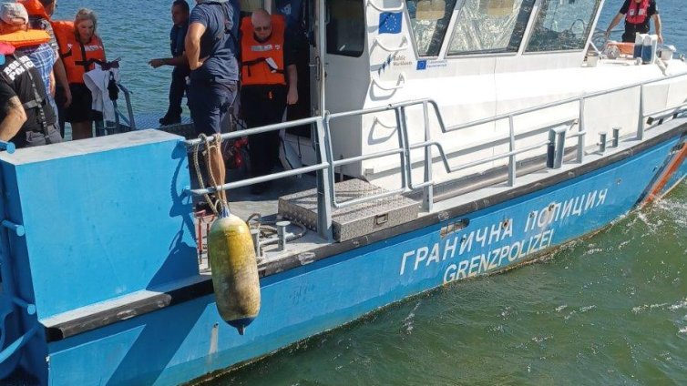 Изтеглят заседналия круизен кораб в Дунав край Видинско 