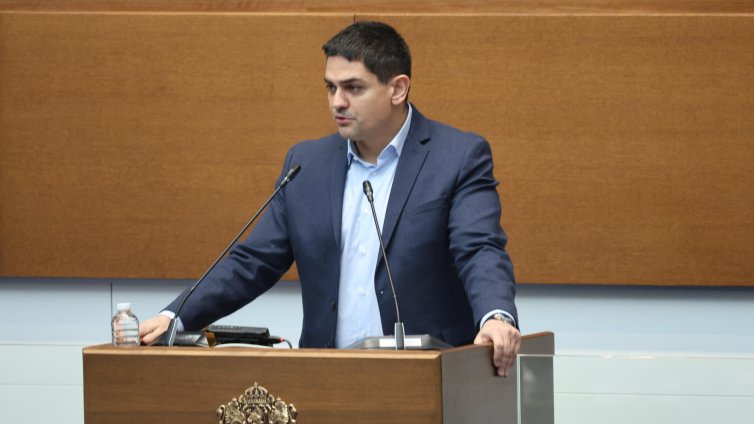 Киселова отказвала думата на Василев, МЕЧ иска да я сваля