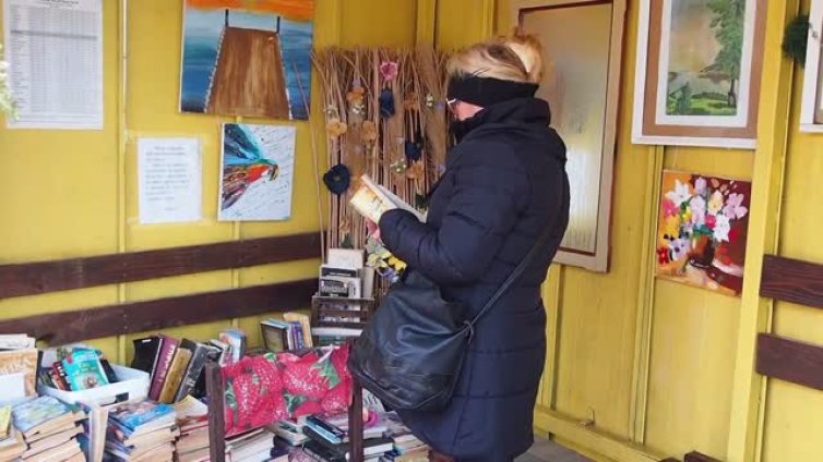 Нестандартно във Варна: Спирка, но с домашен уют и библиотека ВИДЕО