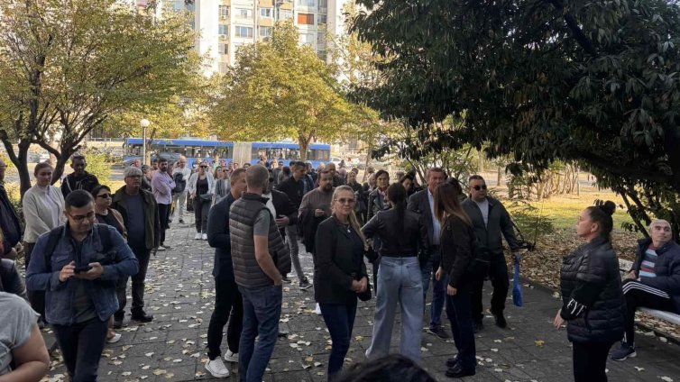 Втори ден служители и жители на Сунгурларе излязоха в подкрепа на арестувания кмет