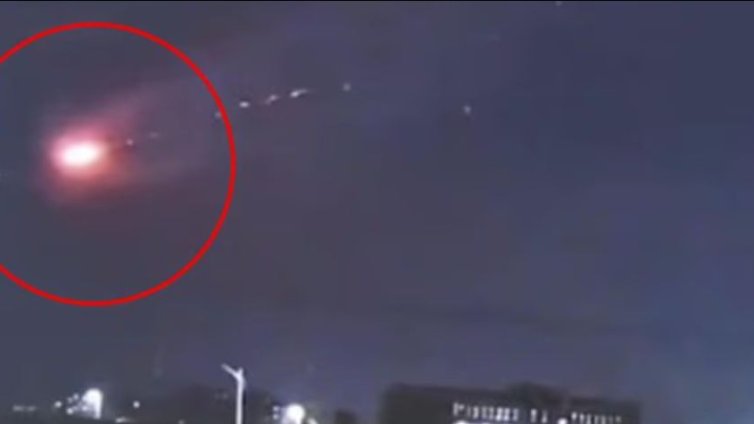 Китай отстреля с ракета НЛО в небето си? 