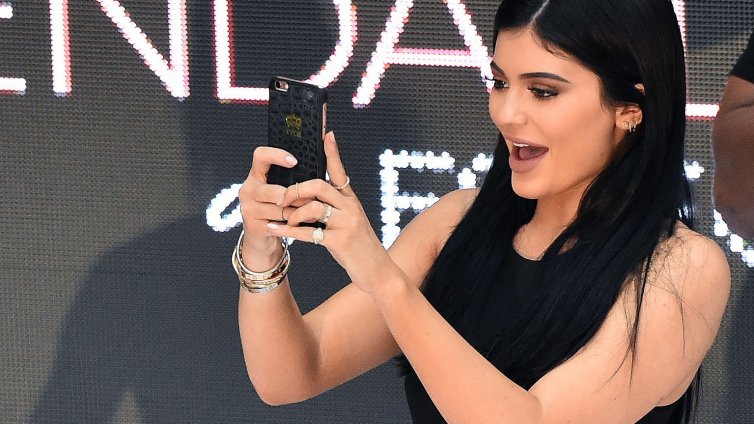 Кайли Дженър пак подпали Instagram по черен бански