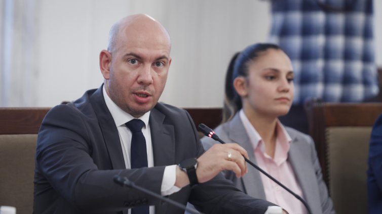 Ангел Георгиев обясни защо от "Възраждане" са били на поклонението на Хаменей
