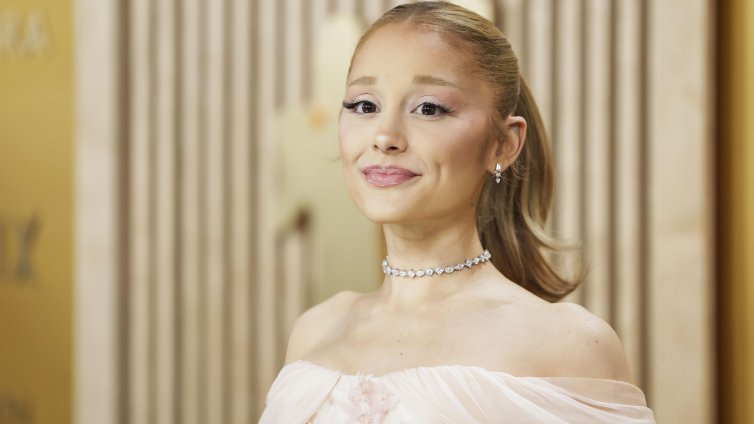 Заради отсъствието ѝ от премиерата на "Злосторница: Част 2": Фенове скочиха на Ариана Гранде