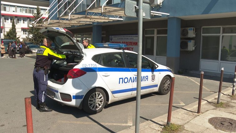 Охранител на паркинг наръга мъж след спор за заснемане с мобилен телефон