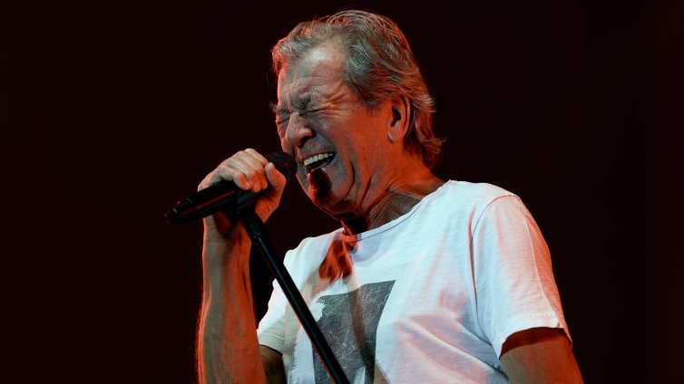  Иън Гилън от Deep Purple е приет по спешност в болница