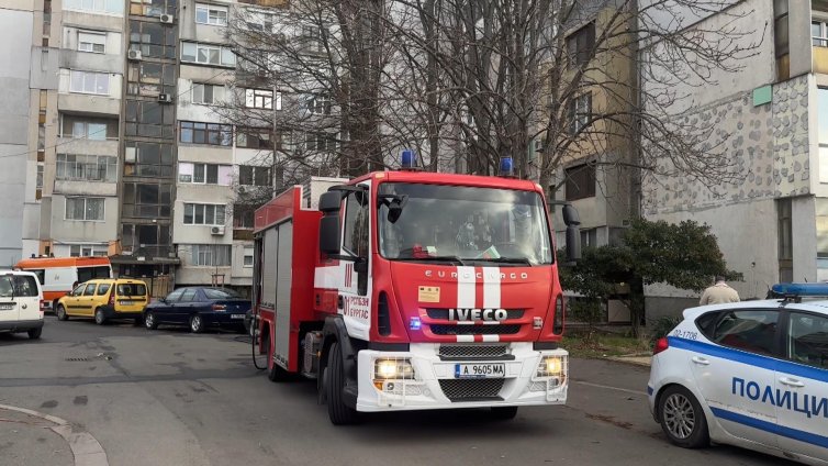 Жилищна сграда гори на ул. &ldquo;Цар Симеон&rdquo; в София