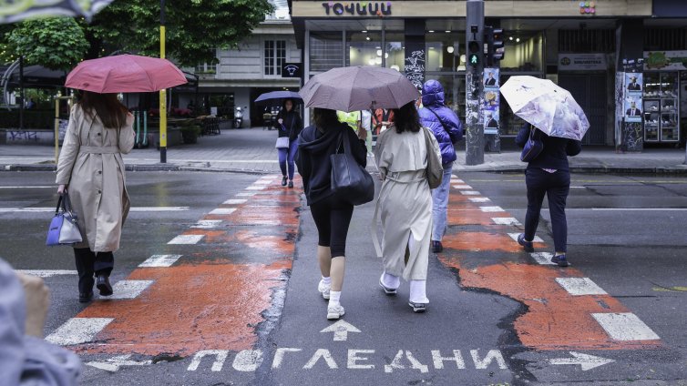 Днес силен вятър, дъжд, на места градушка