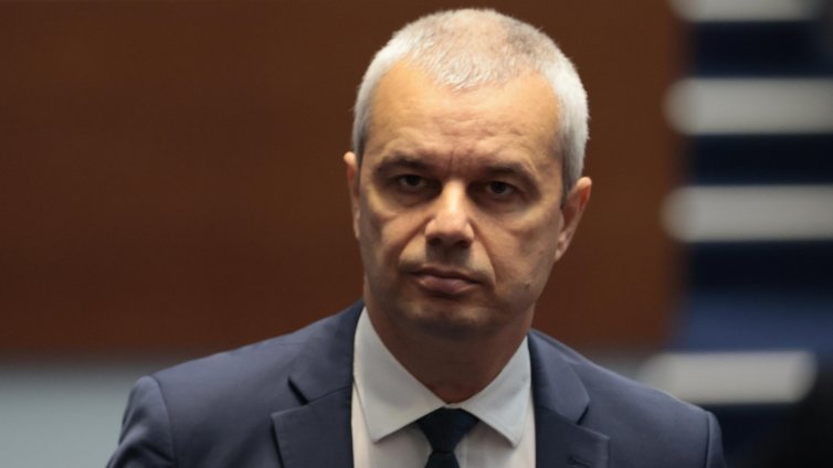 Костадинов: Правителството си отива, страхът се вижда в погледа им
