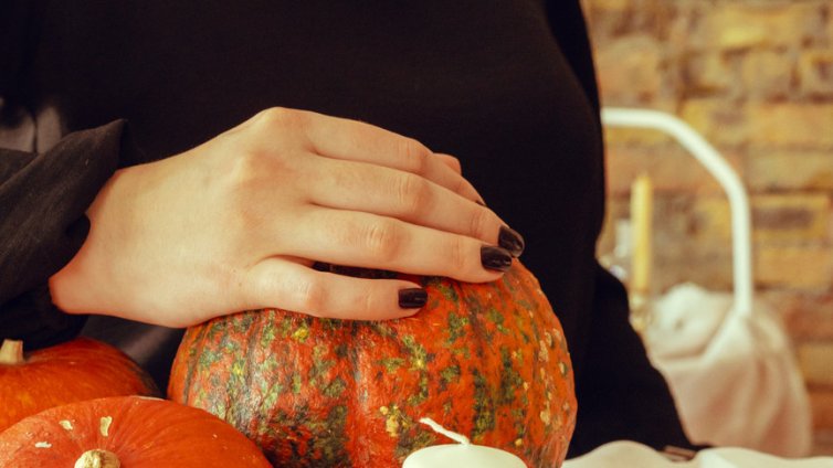 Черешовата мока превзема есенния маникюр