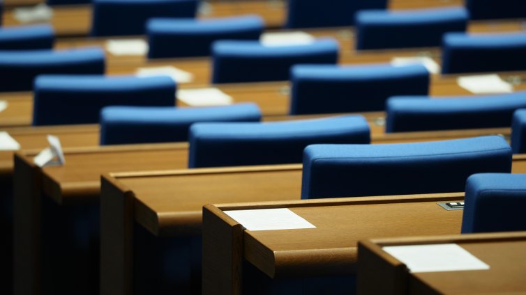 Парламентът прие на първо четене т.нар. закон за лобизма