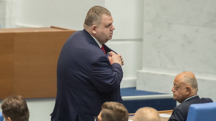 Пеевски след разговор с Желязков: Подкрепям кабинета за пълен мандат