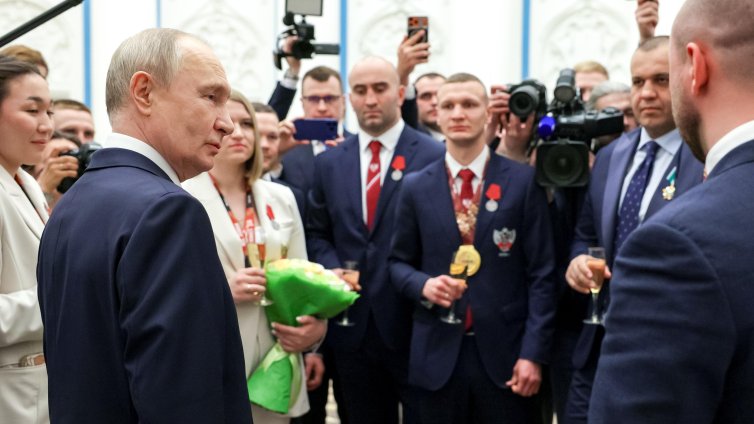 Комунистите в Русия предупредиха Путин: Революцията от 1917 г. ще се повтори 