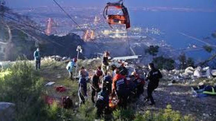 Спасиха над 50 души, блокирани в кабинков лифт край турския град Бурса