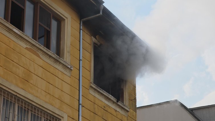 Жена бе спасена при пожар в Сливен