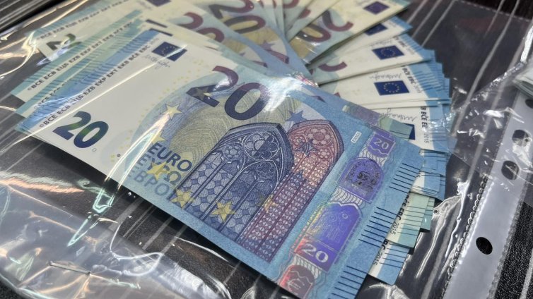 Фалшиви банкноти от по 20 и 50 евро са иззети в Пловдив и Първомай