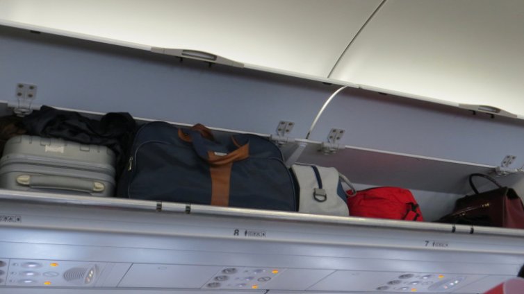 ЕП предлага безплатен ръчен багаж в самолетите