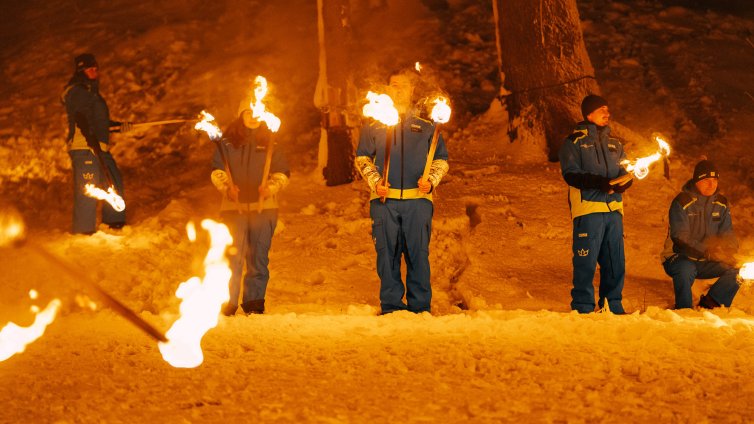 В кадър: Боровец откри новия сезон с "Молец" и огнено шоу върху снега