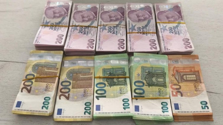Задържаха 40 000 евро и 100 000 турски лири на "Капитан Андреево"