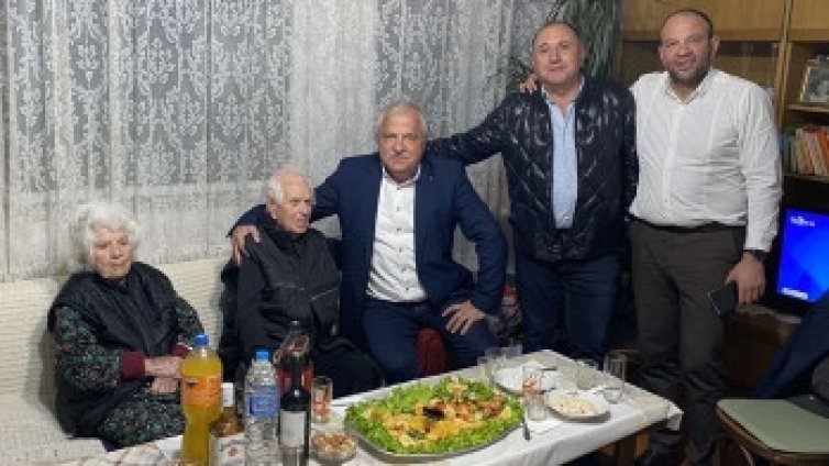 100 години отпразнува Стефан Стефанов от Гоце Делчев, жена му е на 101 г.