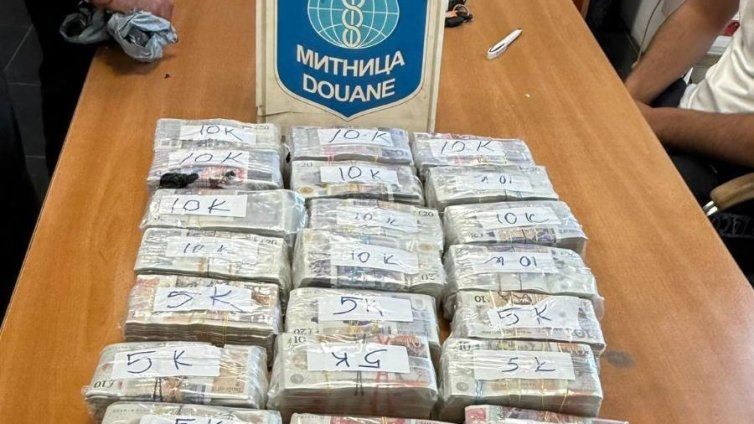 Задържаха недекларирана валута за 500 000 лева на Капитан Андреево