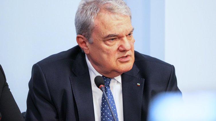 За първите осем месеца имаме много тежък търговски дефицит