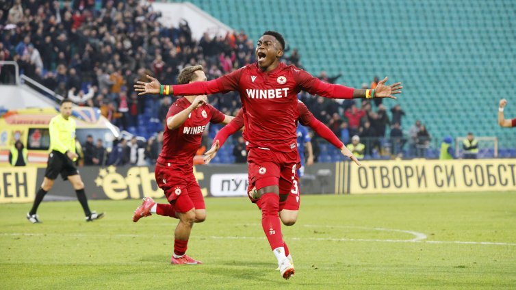 ЦСКА може да изпусне Ето'о без пари