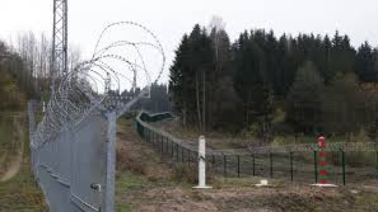 Латвия завърши 280-километрова ограда по границата с Русия