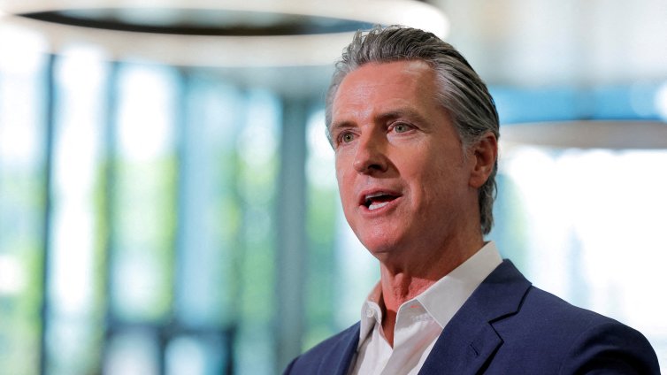 Губернаторът на Калифорния обмисля да се кандидатира за президент 