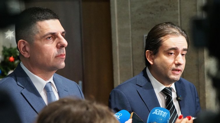 "Да, България": Управляващите заглушават мобилните телефони за протеста довечера