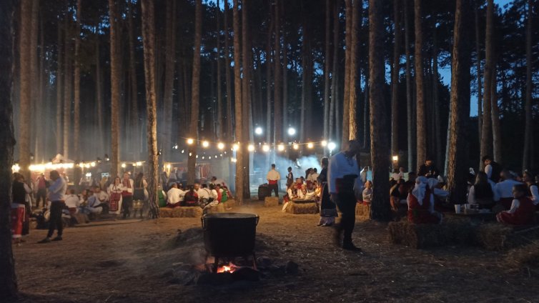  България без традиции не е България: Започна Фестивалът на носията в Жеравна