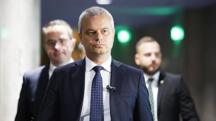 Костадин Костадинов: Трябват ни пет подписа за вот на недоверие