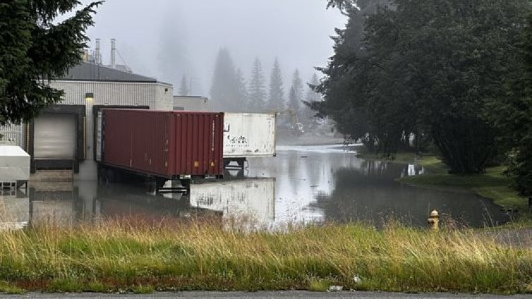 Жители на столицата на Аляска бяха евакуирани заради наводнения