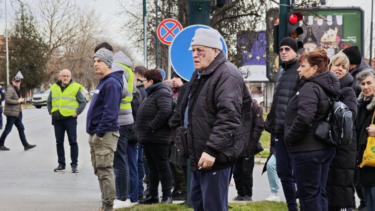 Протест в Нова Загора заради войната на пътя