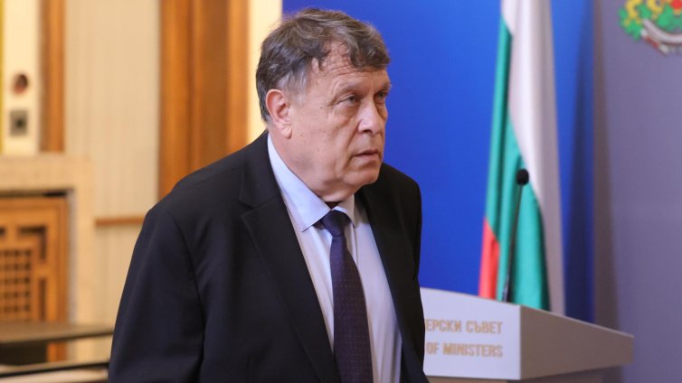 Вълчев: Няма как да се справим, ако младите не виждат бъдещето си тук