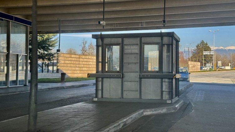 Гърците масово пазаруват в България