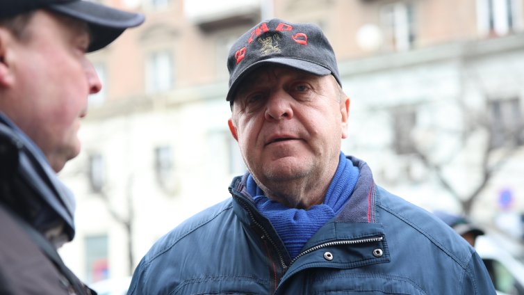 Красимир Каракачанов: Да спрем да харчим пари за чужди войни