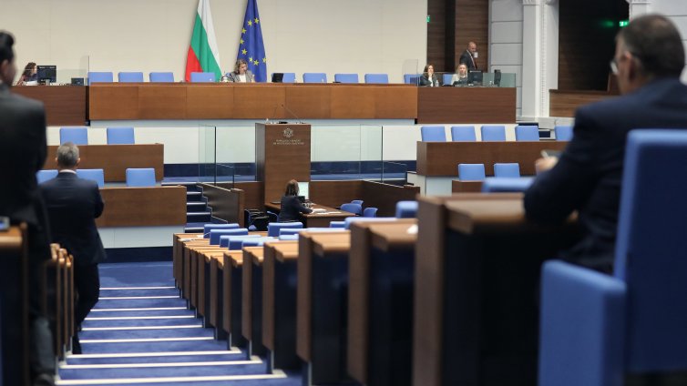 Кворум има, работата на Народното събрание потръгна