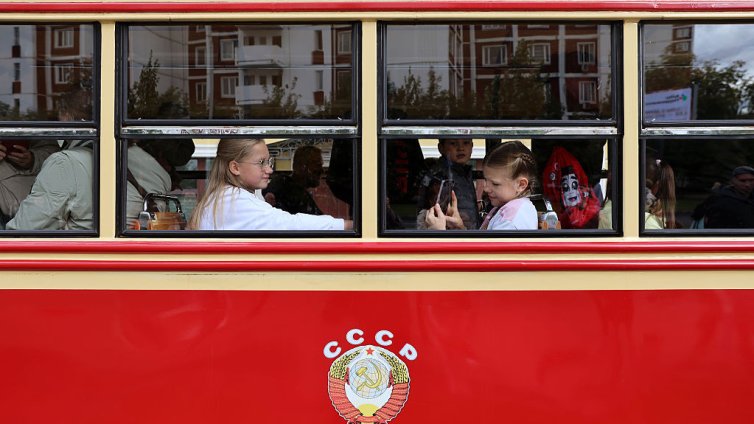 Раждайте си сами! Кремъл се бори за нов бейби бум, но руснаците се изнервят 