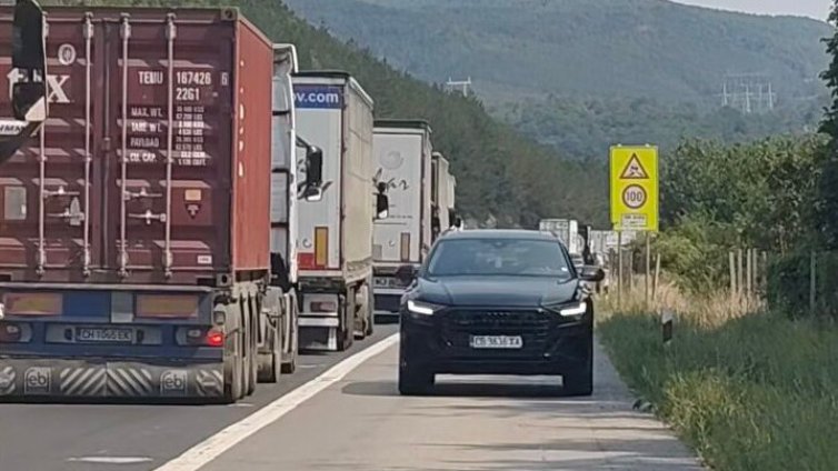 Пореден джигит: Джип в насрещна аварийна лента на АМ "Тракия" ВИДЕО