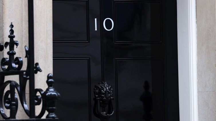 Оставка в Лондон заради скандала с връзките на Питър Манделсън и Епстийн