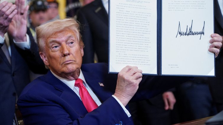 Защо Тръмп отново отстъпи от митата или как бе поел по стъпките на свалената Лиз Тръс?