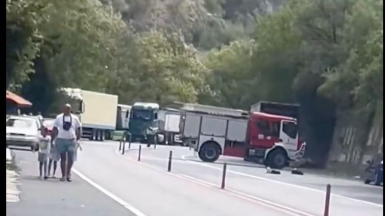 Пожар пламна в Кресненското дефиле ВИДЕО