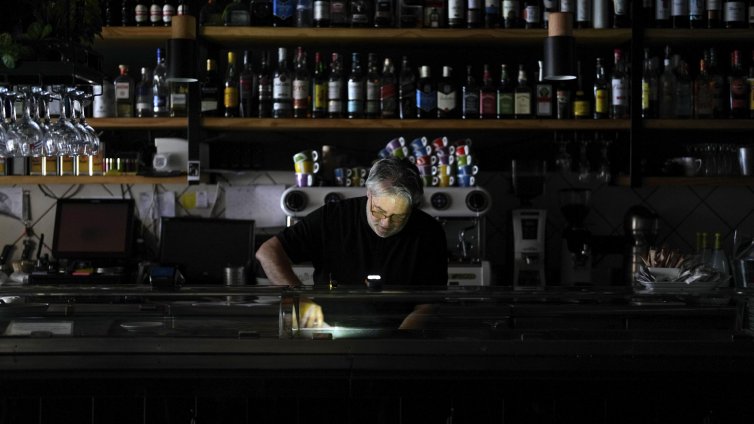 Кибератака, природно явление... Какво доведе до спирането на тока в Испания и Португалия? 