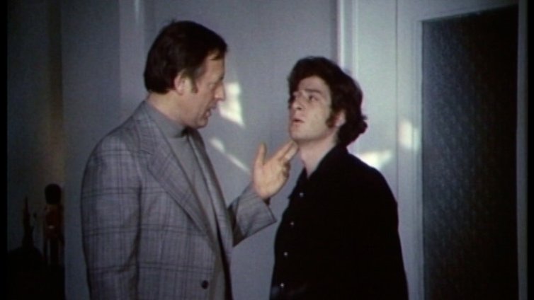 "Реквием за една мръсница" &ndash; история за дрога, предателства и красивата, обречена Лили