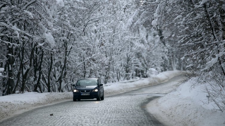 Шофиране през зимата - съвети при лед и сняг